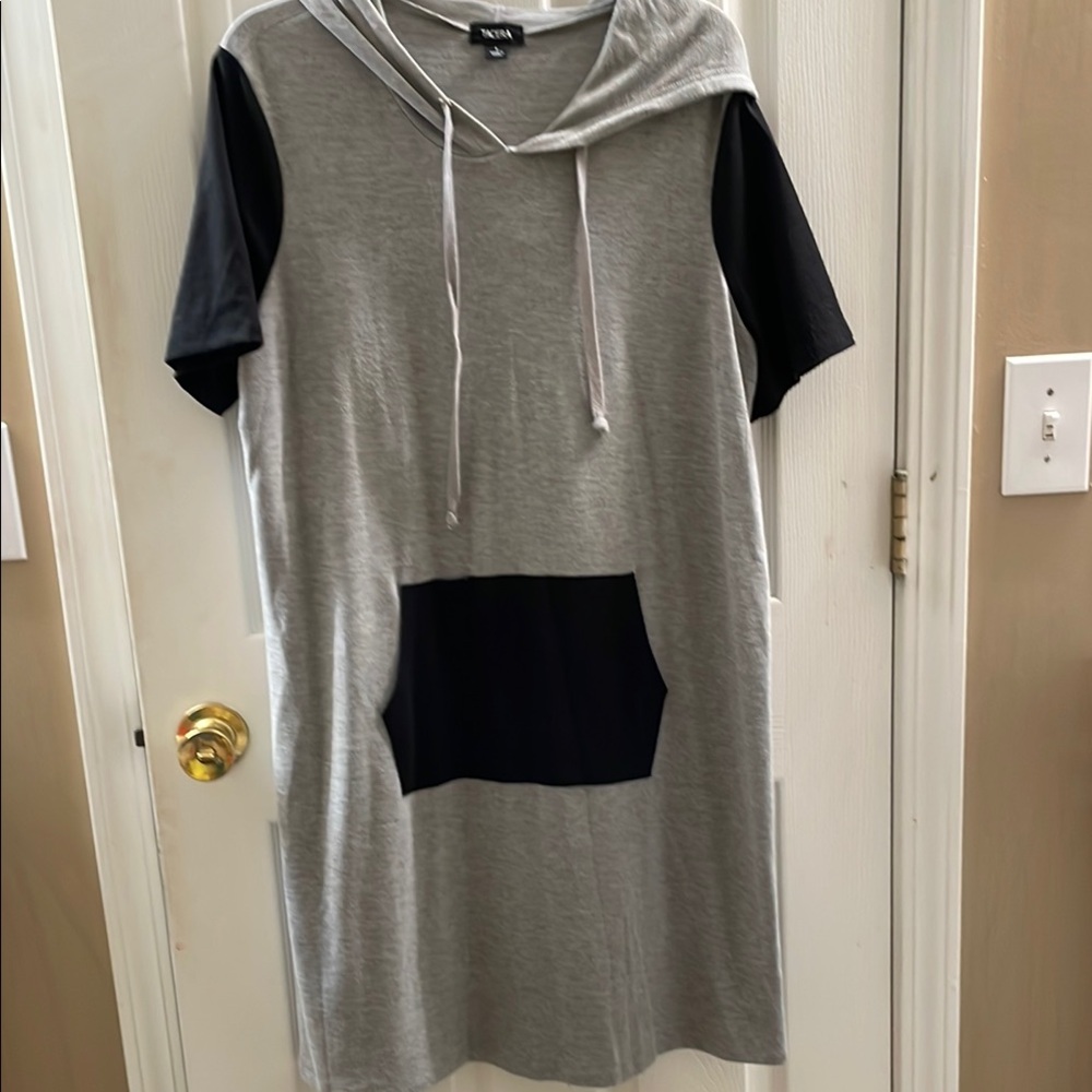 Tacera Gray and Black Raglan Hooded Dress. Size Large. Worn only once.